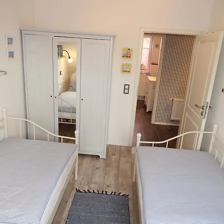 Moderne Mit Suedbalkon Und Strandkorb Apartment